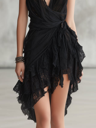 Perrine | Mini Robe en Dentelle Noire, Col Halter et Volants