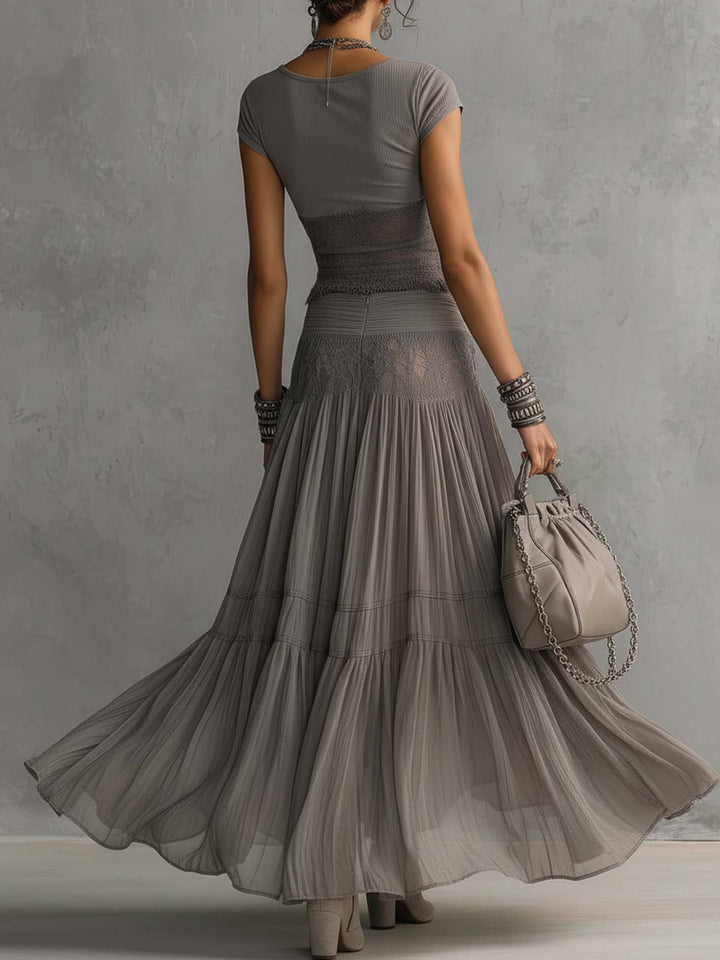 Monique | Ensemble top gris à empiècements en dentelle et jupe longue plissée