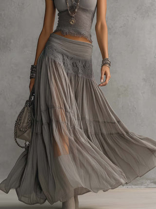 Monique | Ensemble top gris à empiècements en dentelle et jupe longue plissée