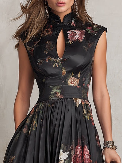 Violette™ | Robe midi en satin plissé noir à imprimé floral et encolure goutte d'eau