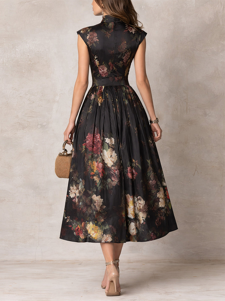 Violette™ | Robe midi en satin plissé noir à imprimé floral et encolure goutte d'eau