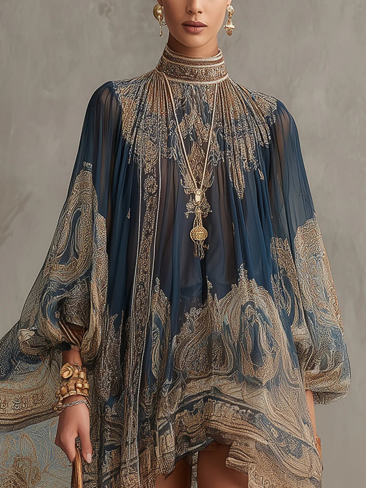 Agathe | Robe courte asymétrique en mousseline bleu marine à col montant et imprimé baroque