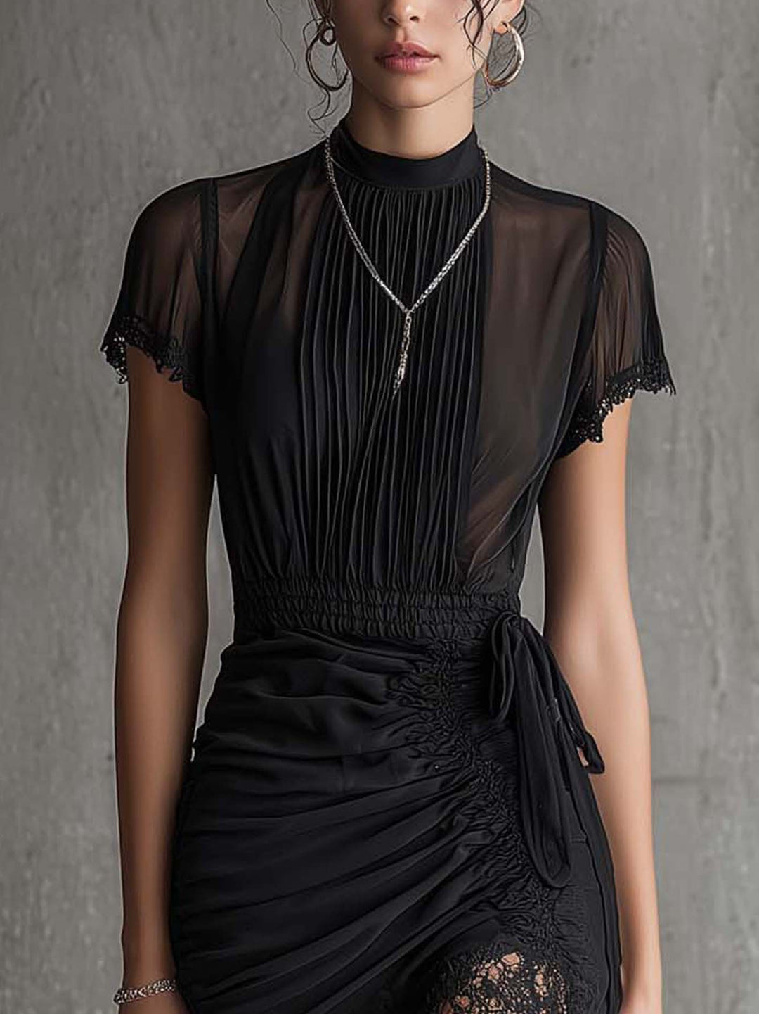 Séraphine | Mini Robe Plissée en Mousseline Noire, Dentelle