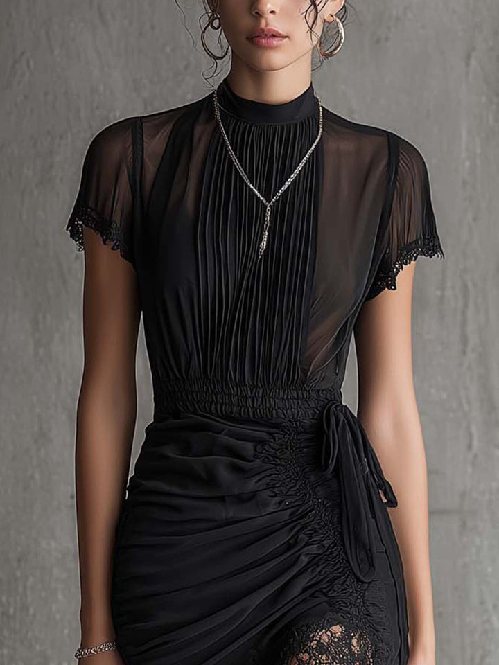 Séraphine | Mini Robe Plissée en Mousseline Noire, Dentelle