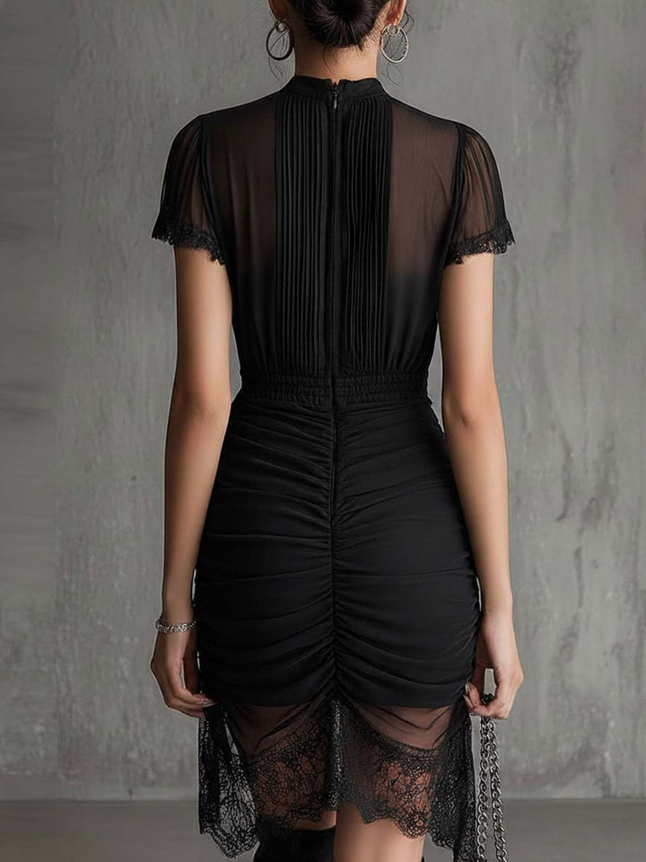 Séraphine | Mini Robe Plissée en Mousseline Noire, Dentelle